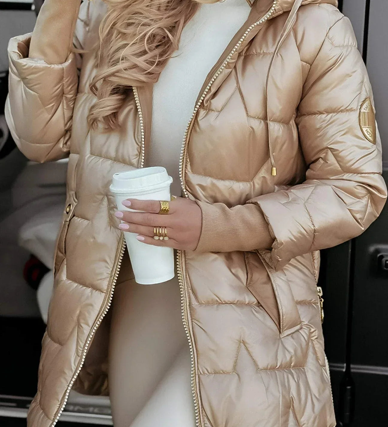 Noelia - Eleganter Wintermantel mit Kapuze und Fütterung